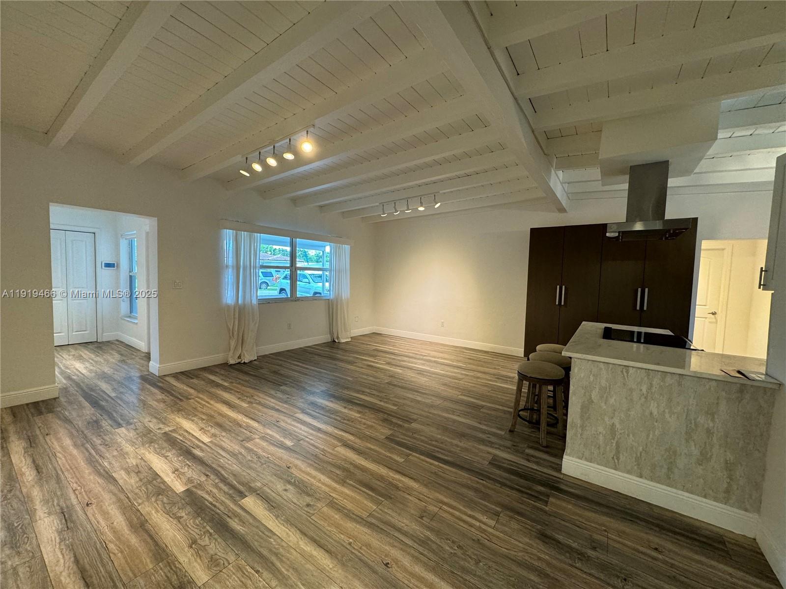 2075 S Hibiscus Dr North Miami, FL 33181