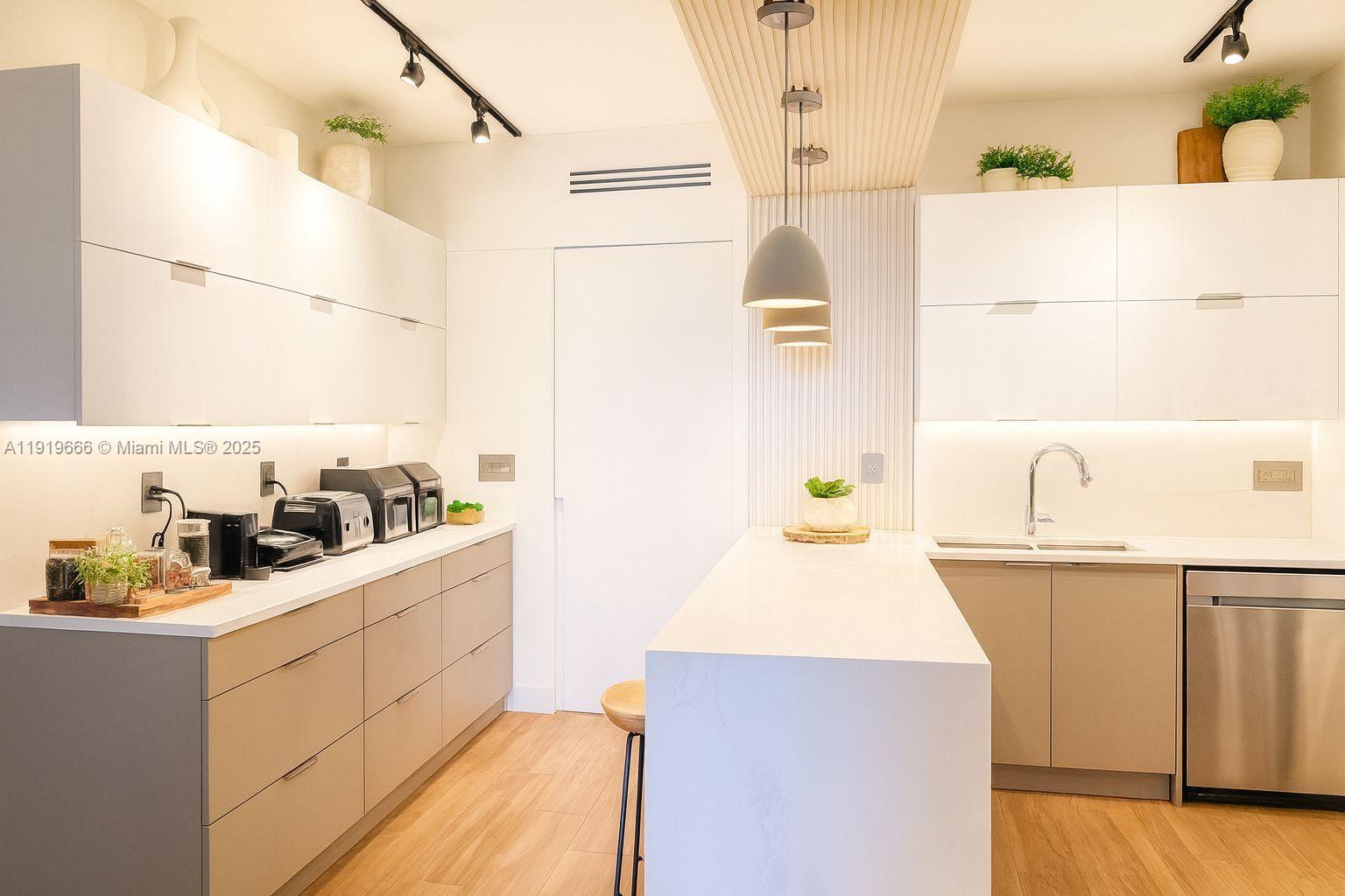 711 Crandon Blvd #401 Key Biscayne, FL 33149