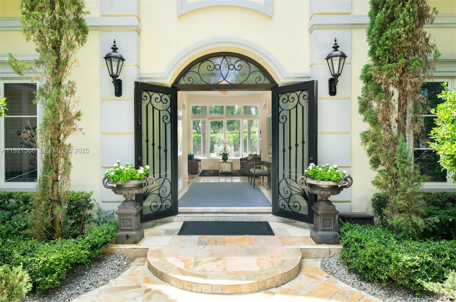 8010 Ponce De Leon Rd Miami, FL 33143