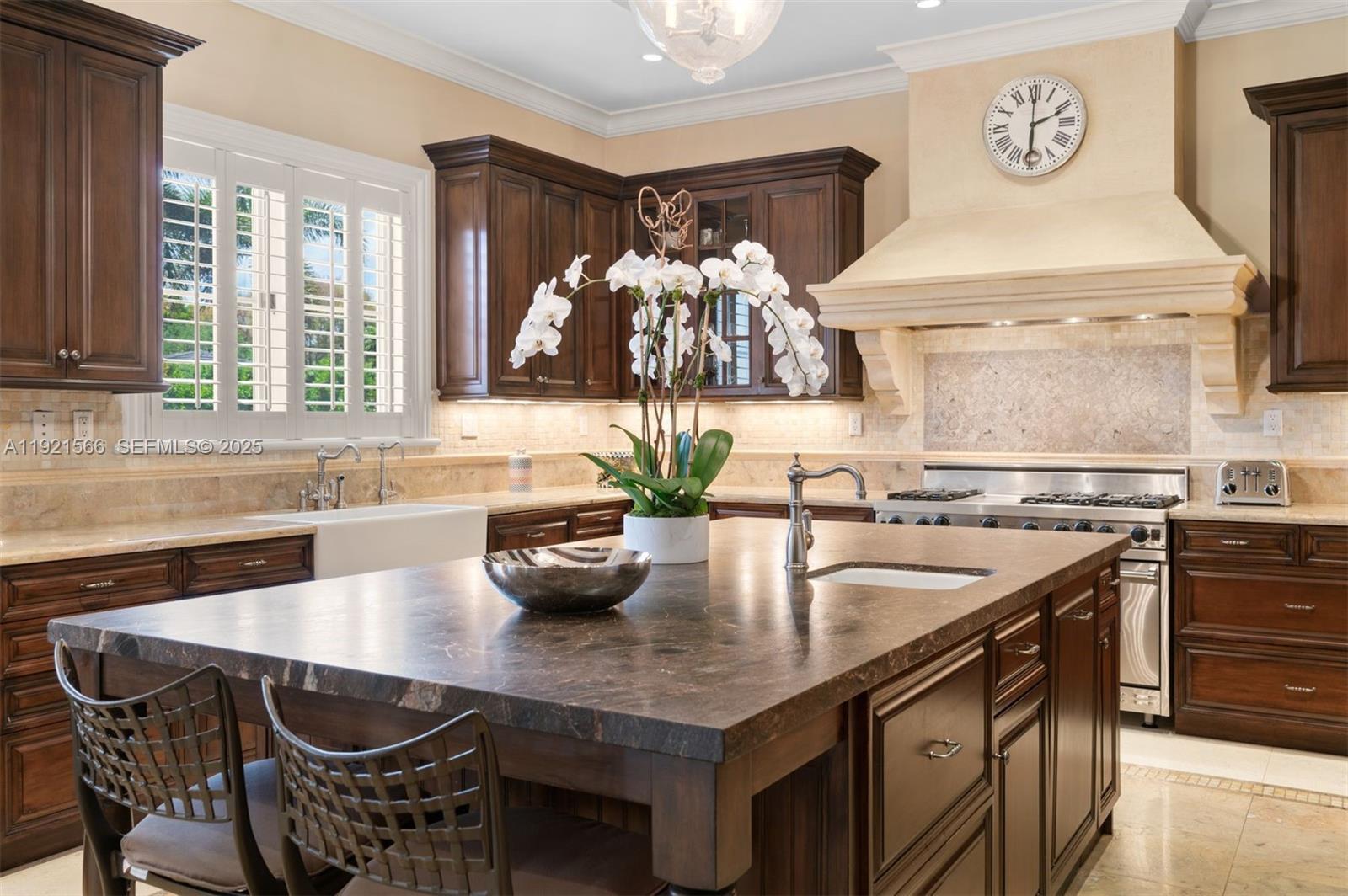 8010 Ponce De Leon Rd Miami, FL 33143