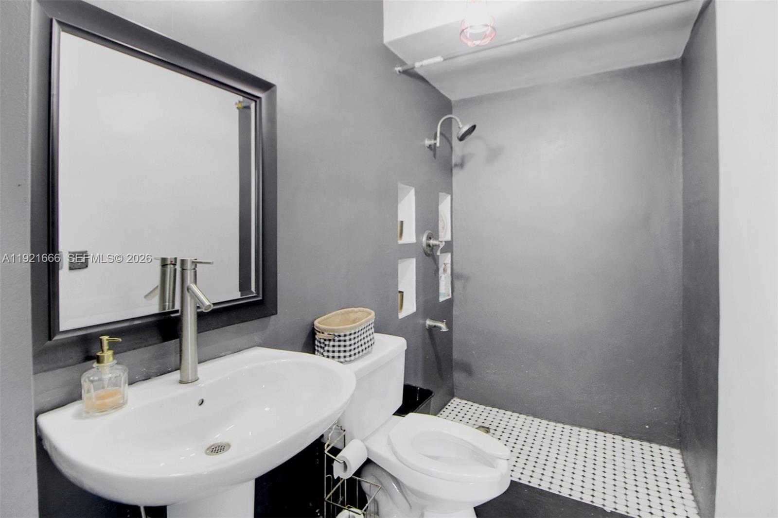 19870 SW 190th St Miami, FL 33187