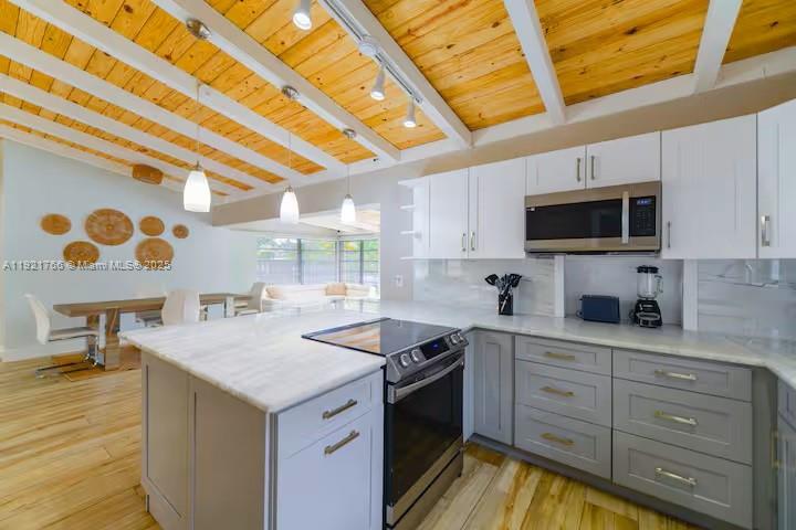 2443 Tortugas Ln Fort Lauderdale, FL 33312