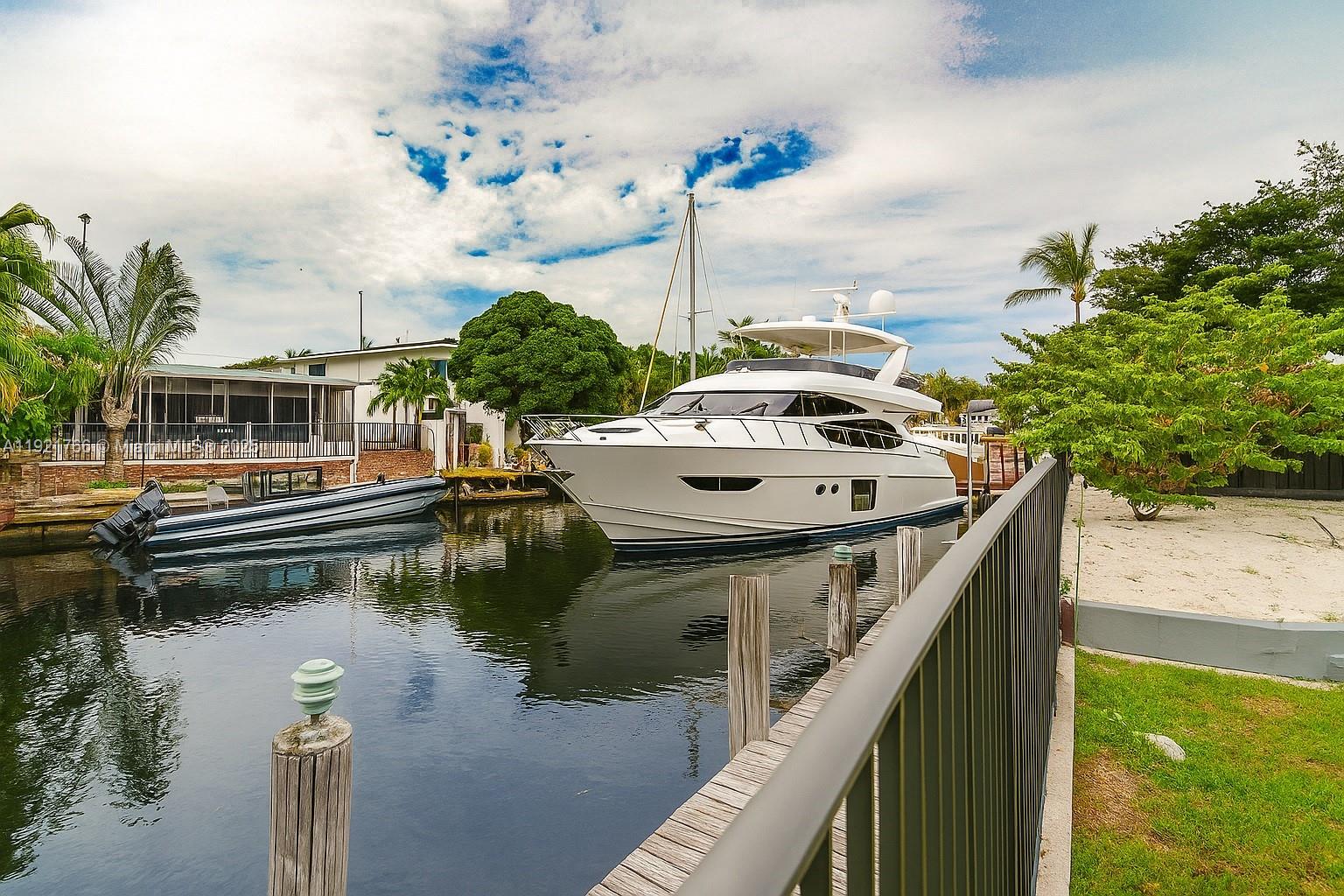 2443 Tortugas Ln Fort Lauderdale, FL 33312