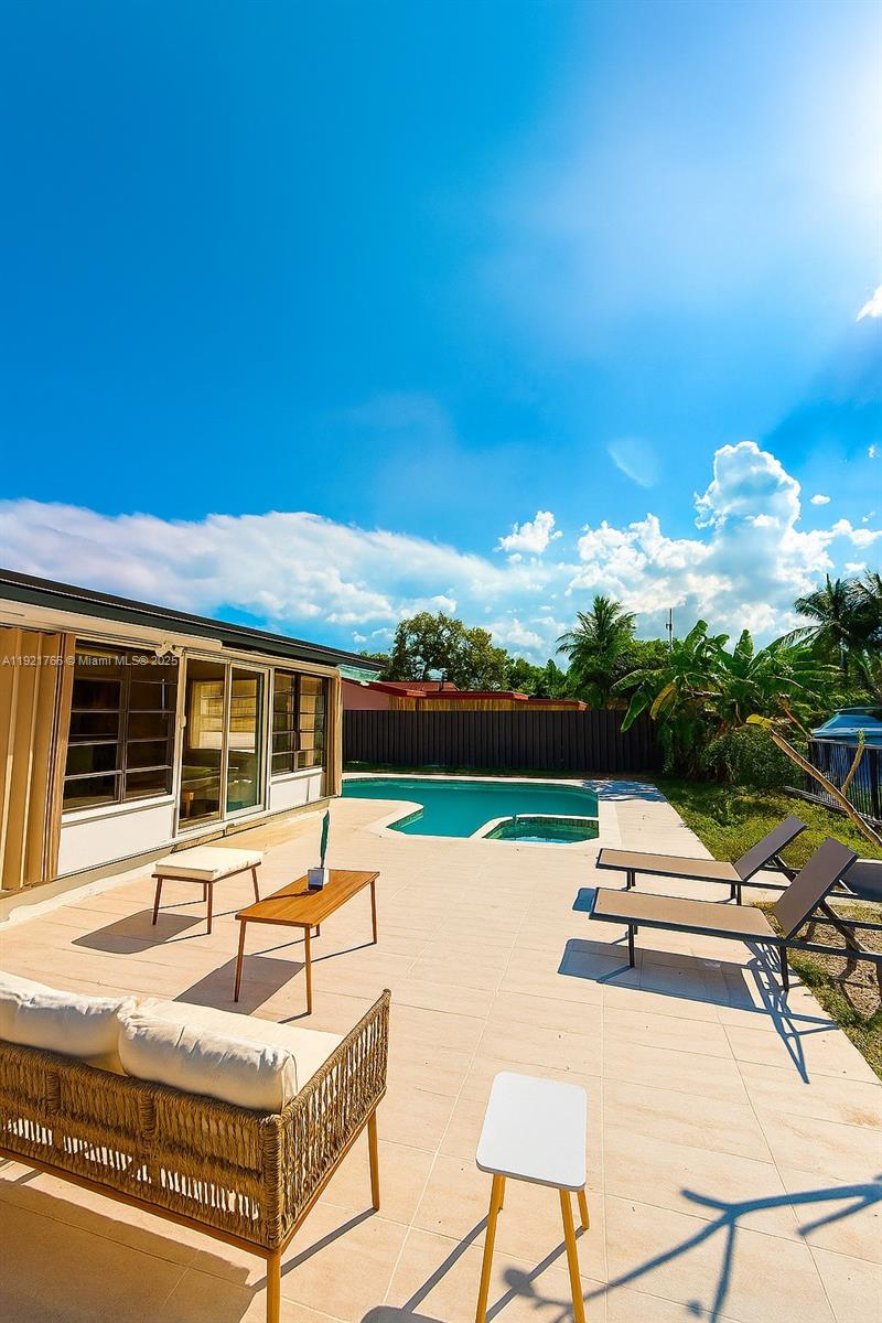 2443 Tortugas Ln Fort Lauderdale, FL 33312