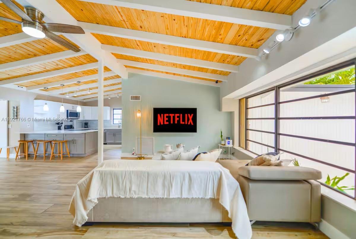 2443 Tortugas Ln Fort Lauderdale, FL 33312