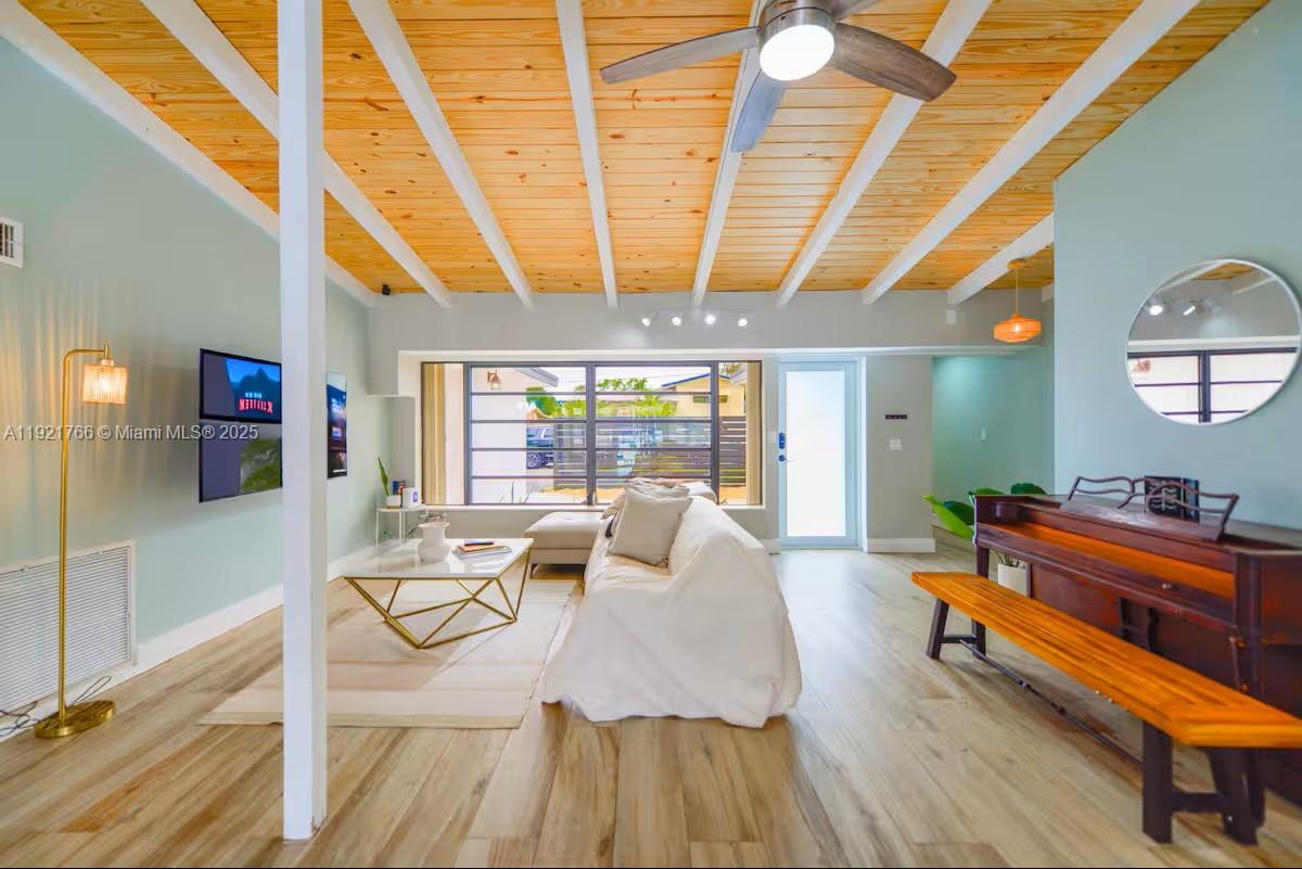 2443 Tortugas Ln Fort Lauderdale, FL 33312