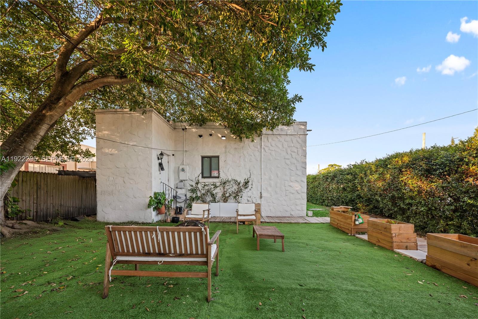 1910 NW 47th St Miami, FL 33142