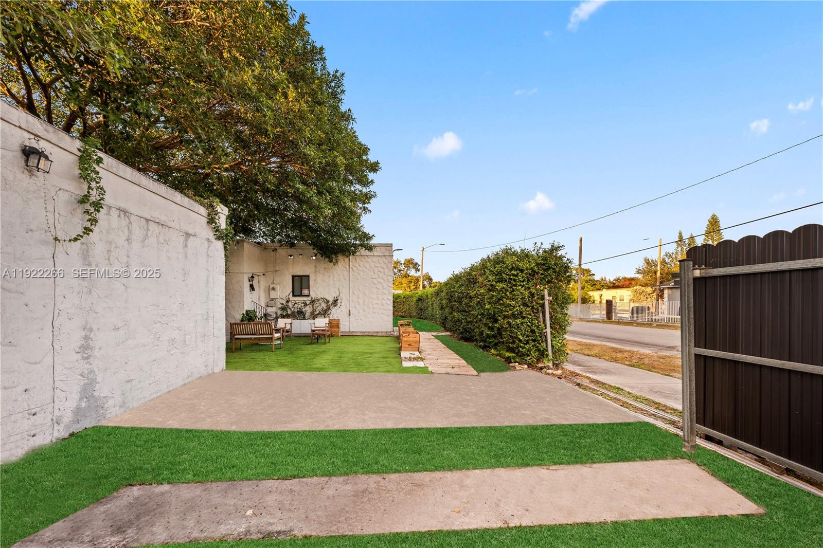 1910 NW 47th St Miami, FL 33142