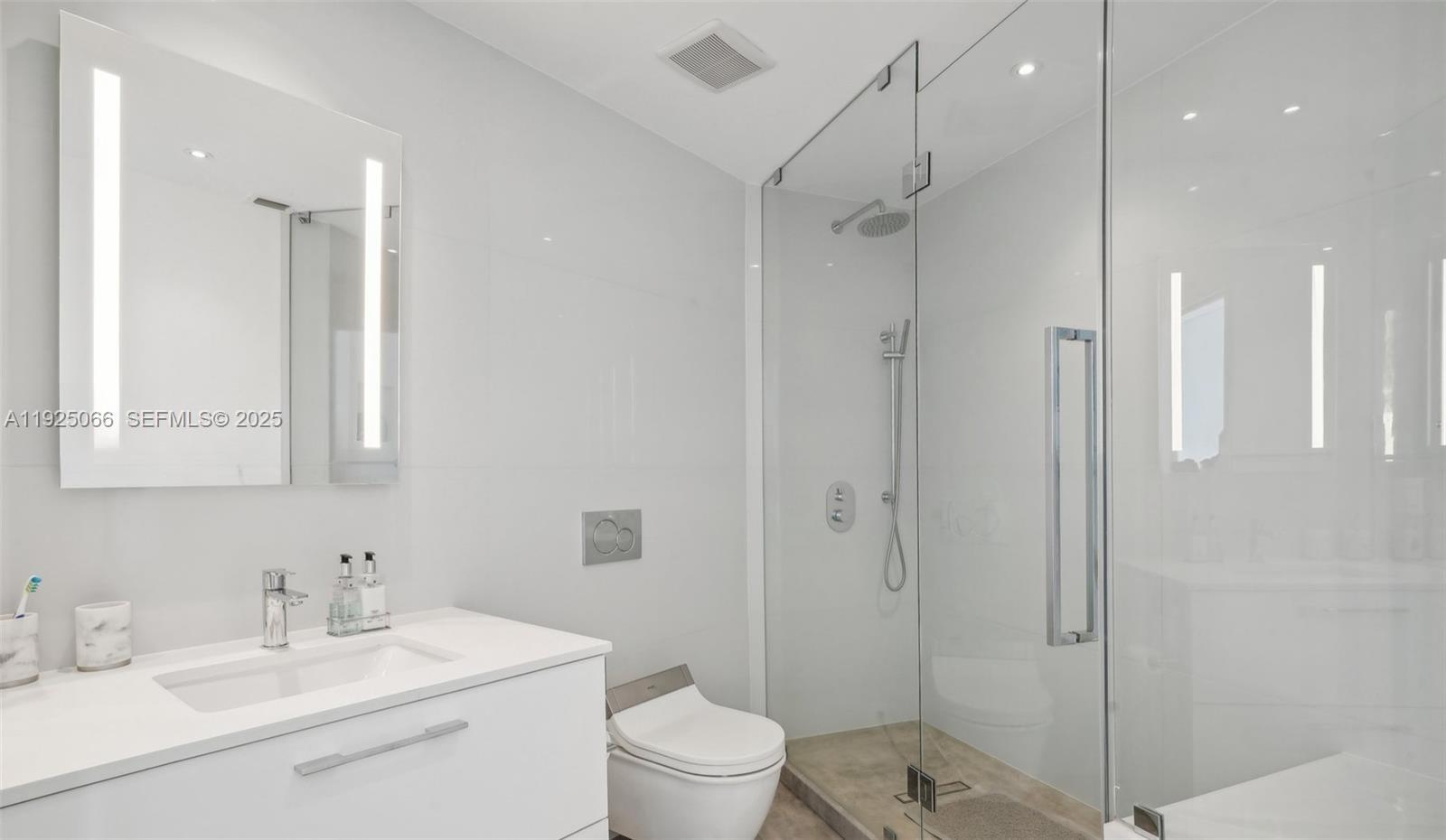 300 S Pointe Dr #3502 Miami Beach, FL 33139