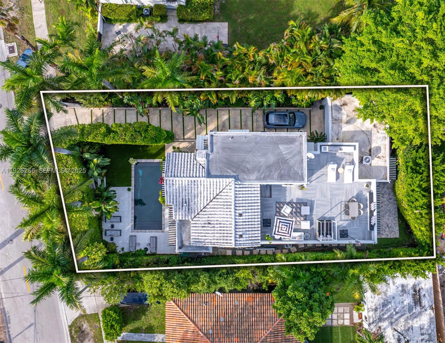 2729 N Bay Rd Miami Beach, FL 33140