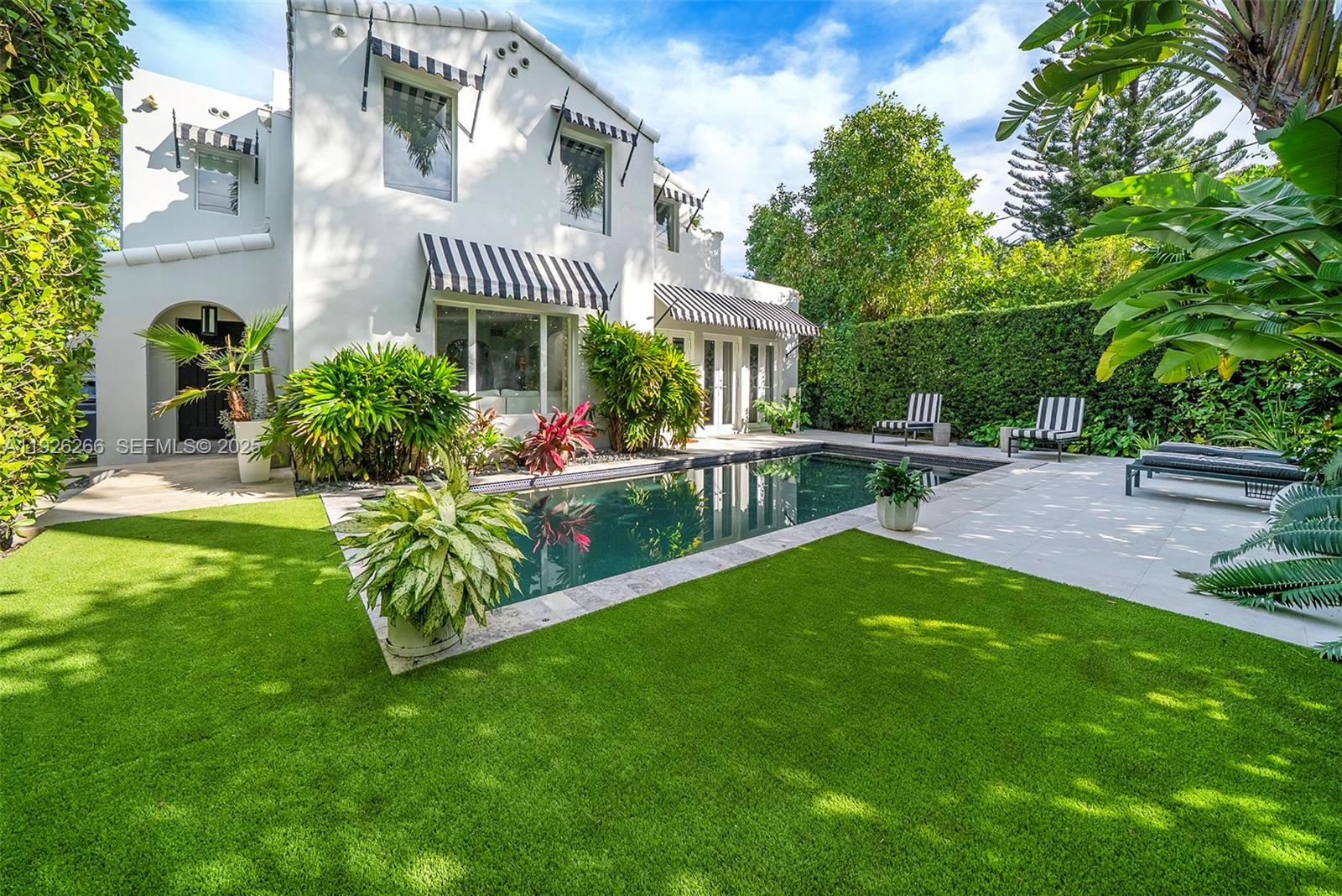 2729 N Bay Rd Miami Beach, FL 33140