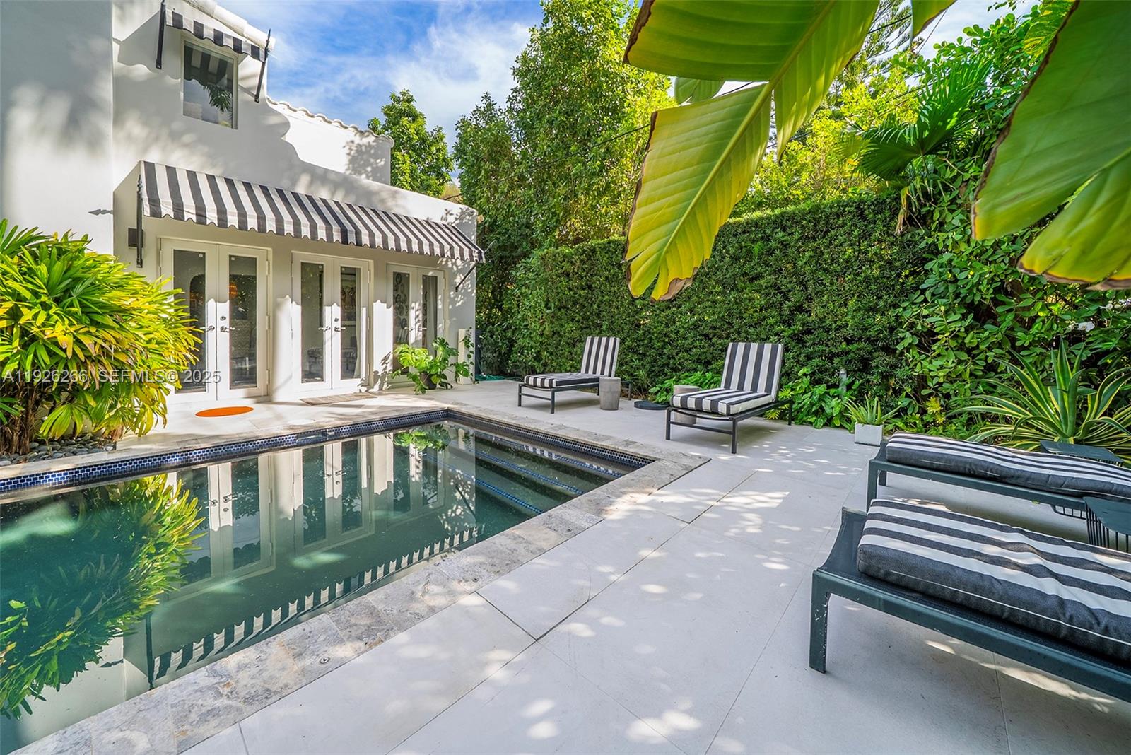 2729 N Bay Rd Miami Beach, FL 33140