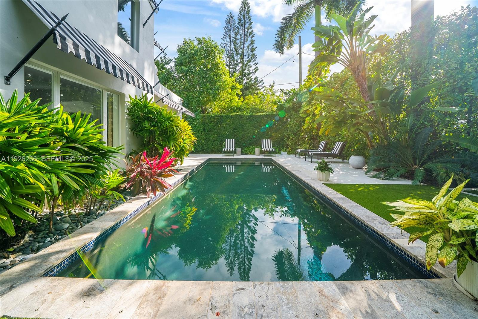 2729 N Bay Rd Miami Beach, FL 33140