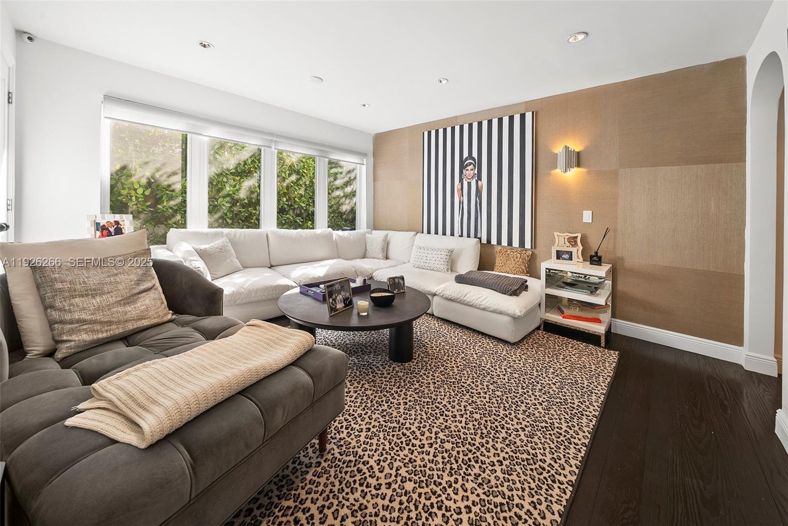 2729 N Bay Rd Miami Beach, FL 33140