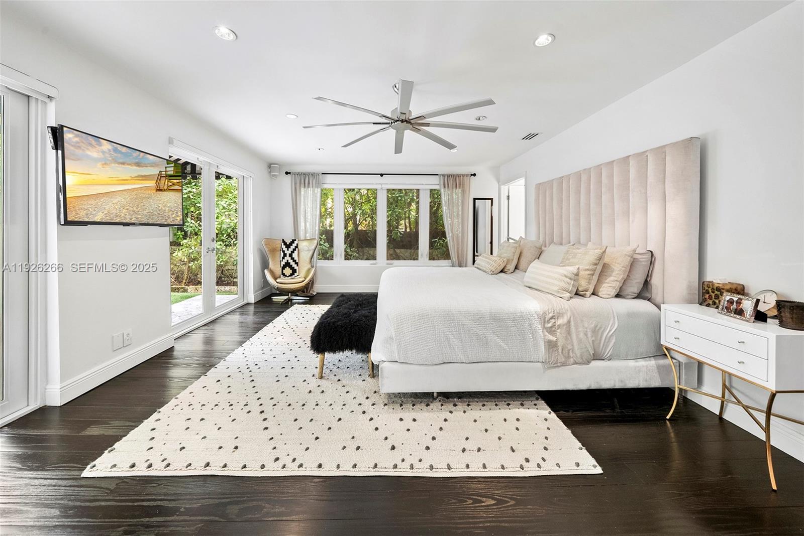 2729 N Bay Rd Miami Beach, FL 33140