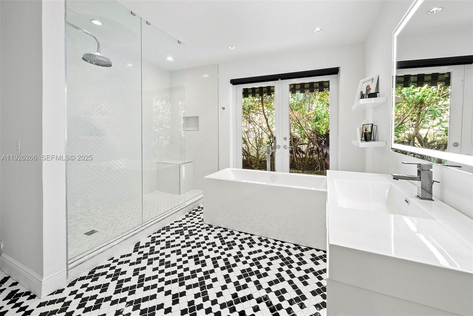 2729 N Bay Rd Miami Beach, FL 33140