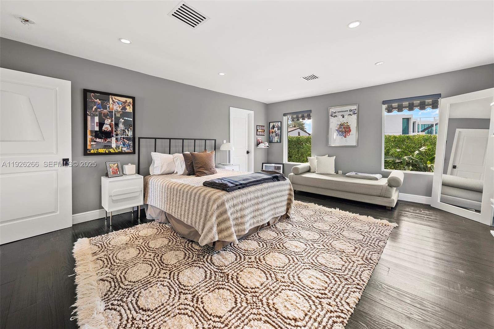 2729 N Bay Rd Miami Beach, FL 33140