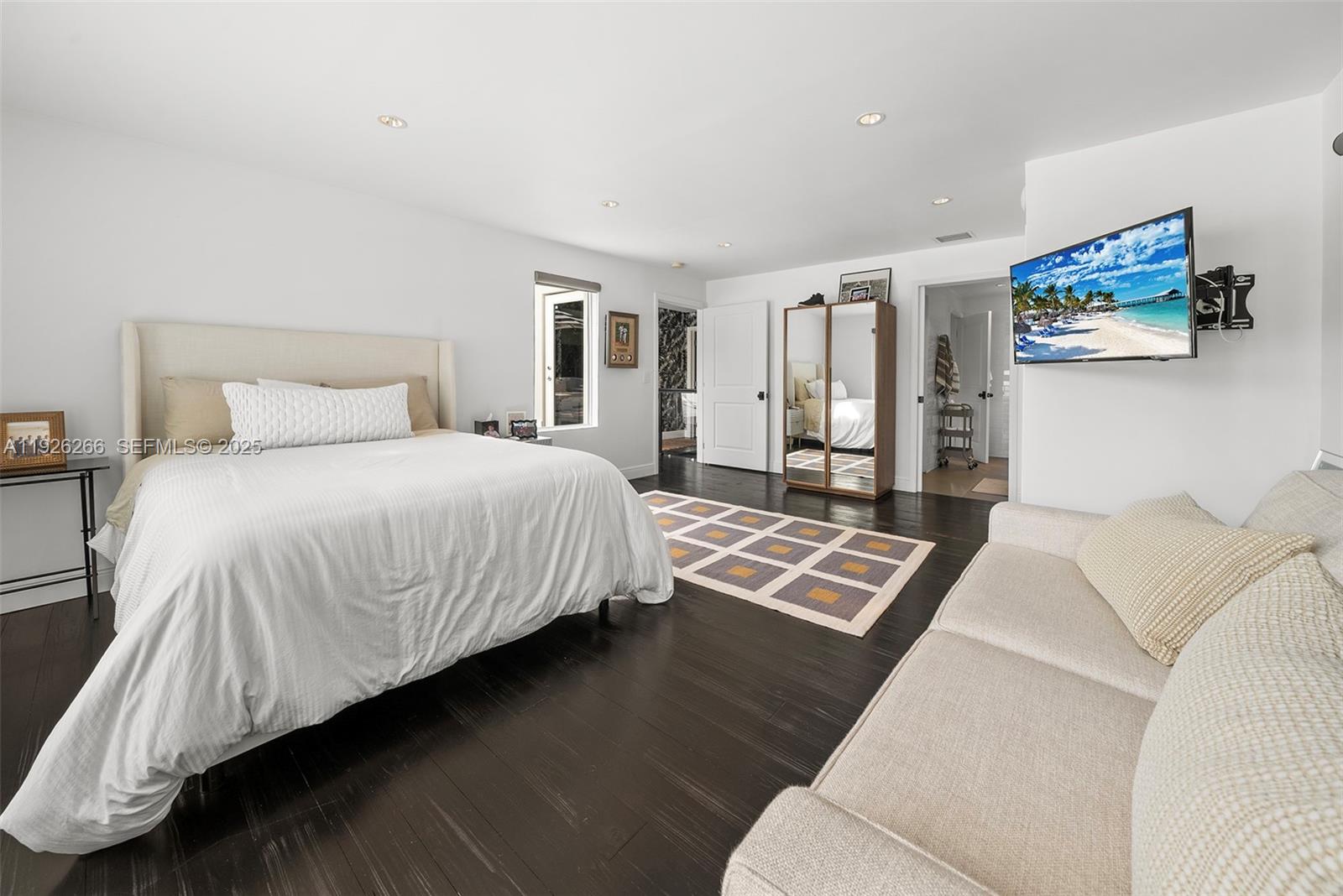 2729 N Bay Rd Miami Beach, FL 33140