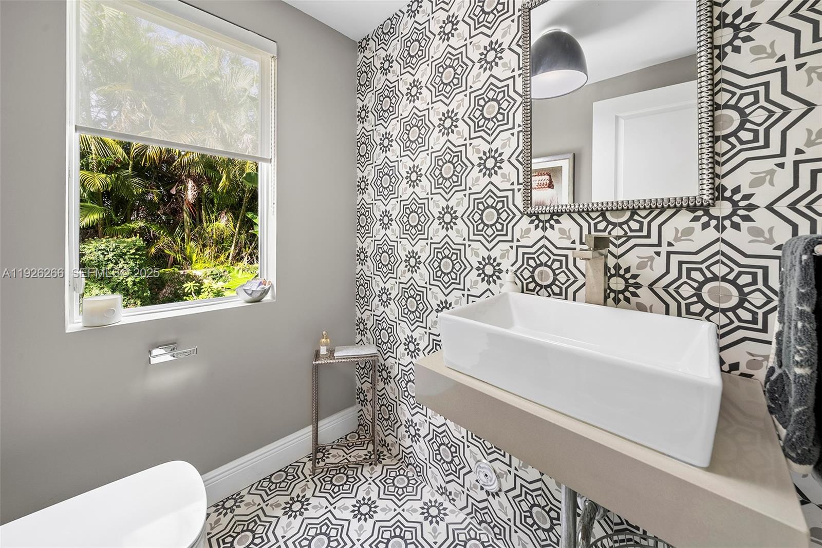 2729 N Bay Rd Miami Beach, FL 33140