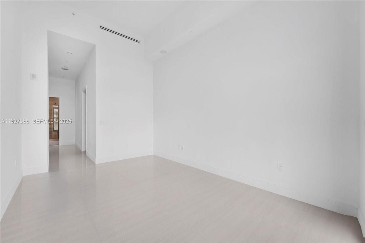 3250 NE 188th St #103 Aventura, FL 33180