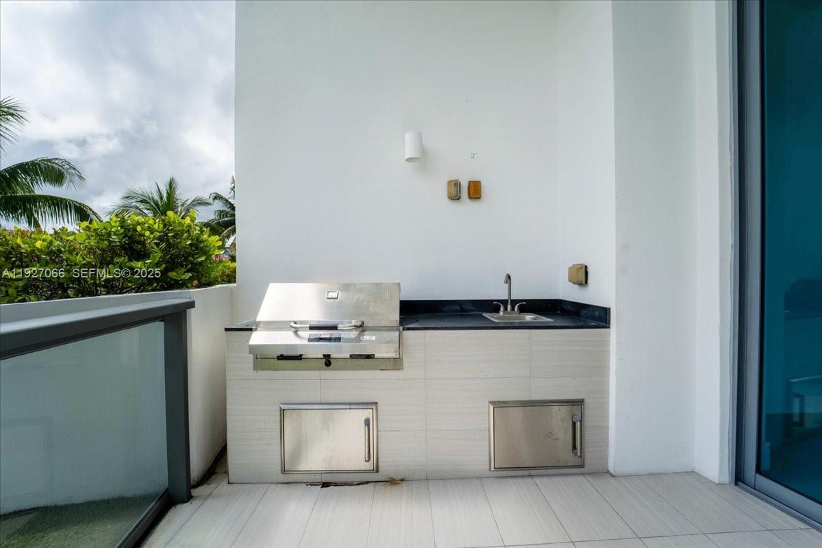 3250 NE 188th St #103 Aventura, FL 33180