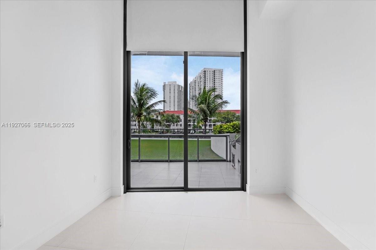 3250 NE 188th St #103 Aventura, FL 33180