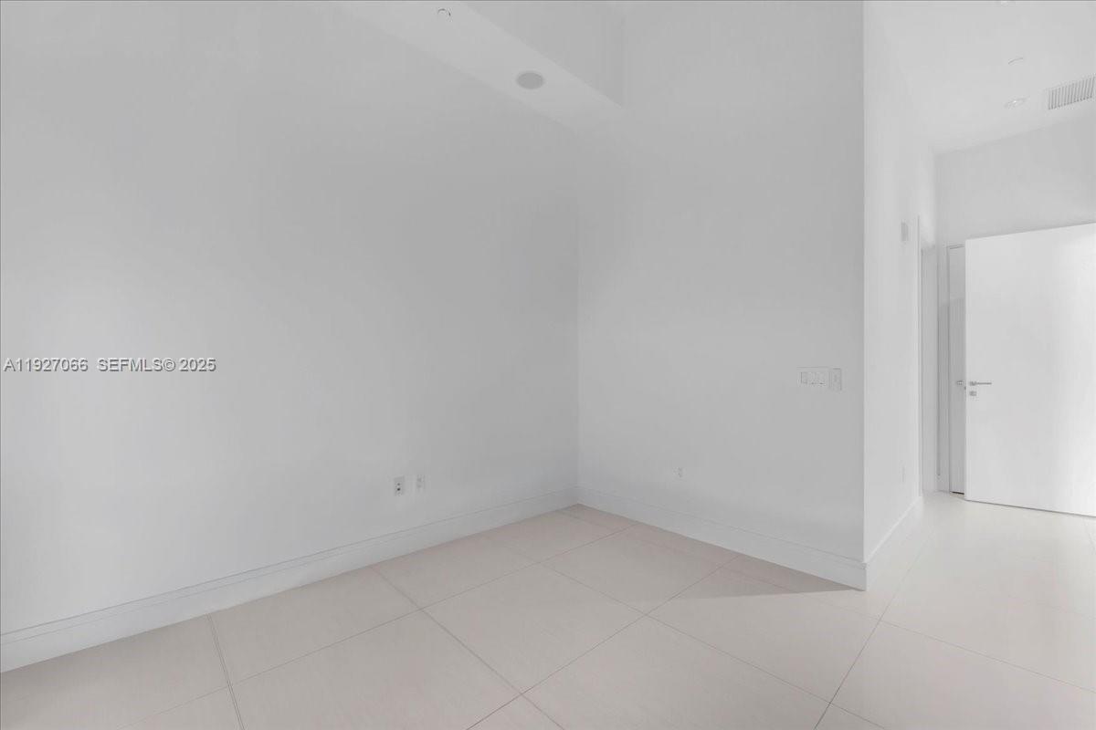 3250 NE 188th St #103 Aventura, FL 33180