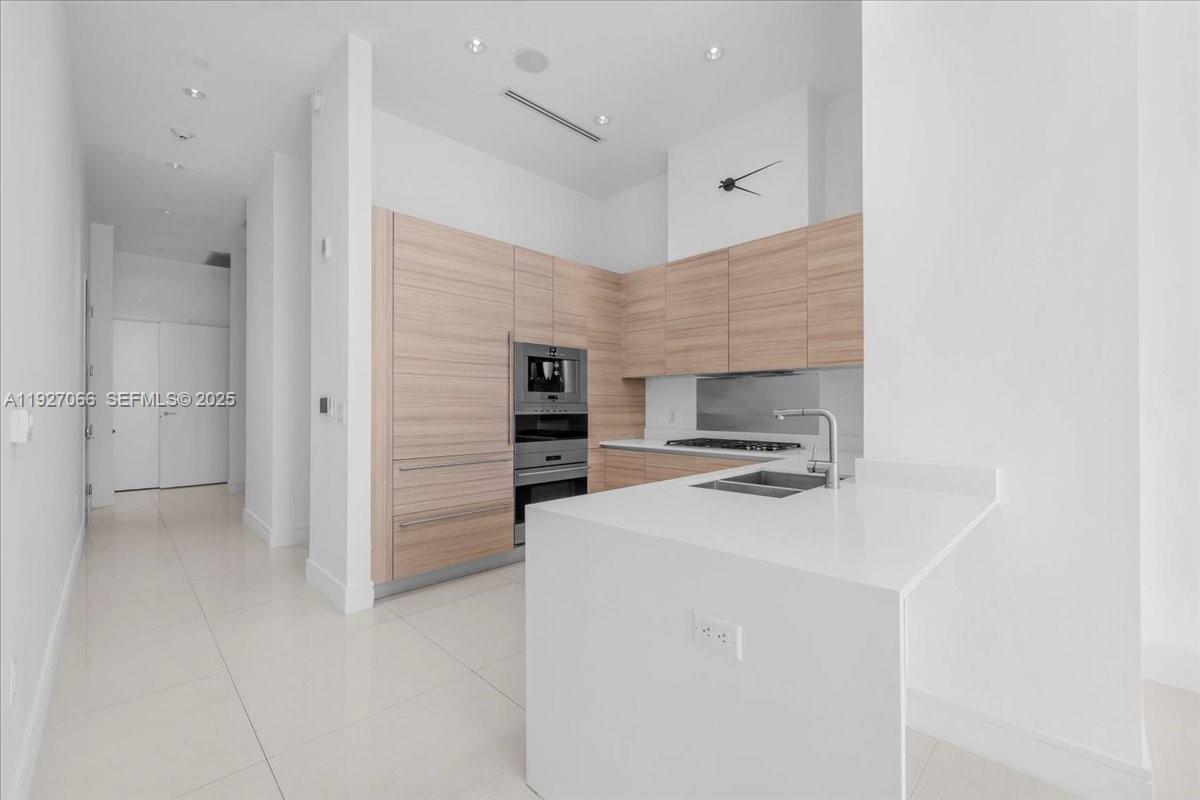 3250 NE 188th St #103 Aventura, FL 33180