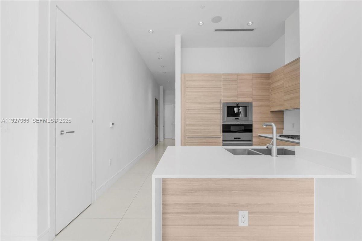 3250 NE 188th St #103 Aventura, FL 33180