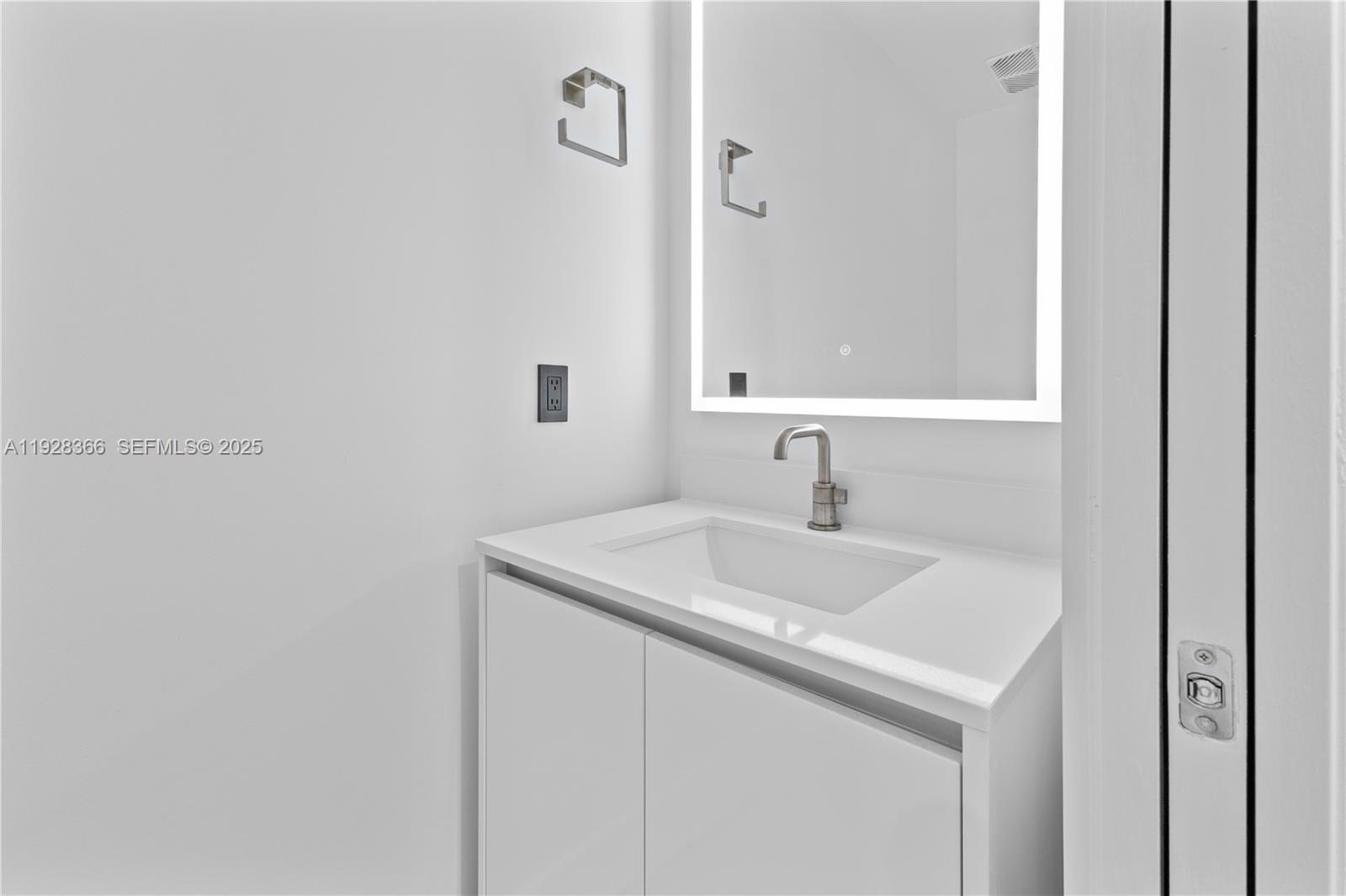 700 NE 24th St #2905 Miami, FL 33137