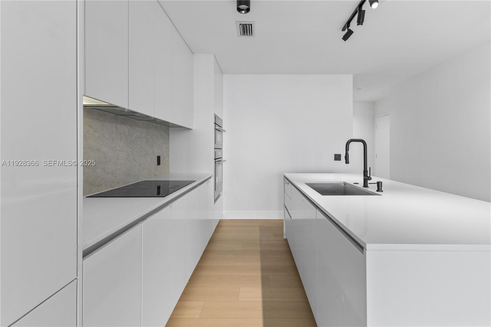 700 NE 24th St #2905 Miami, FL 33137