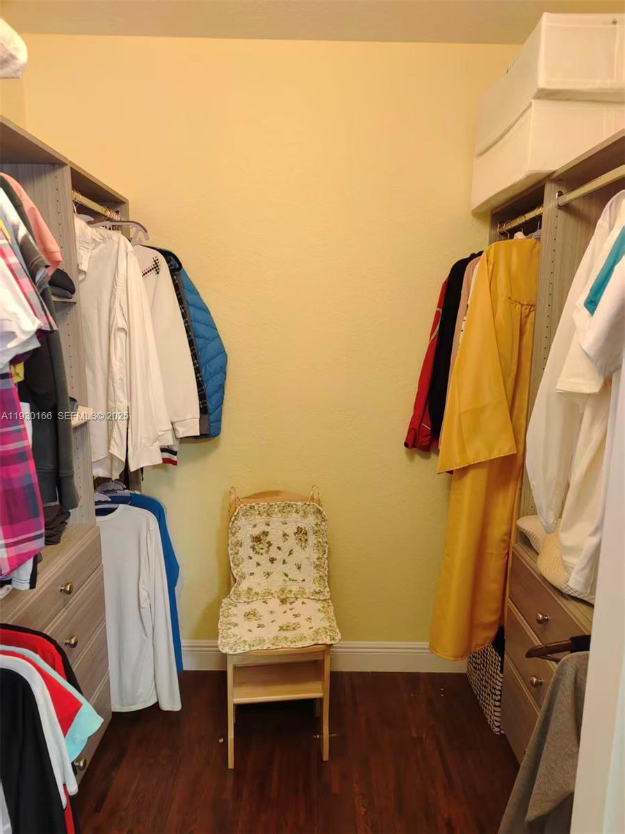 1035 Waterside Cir Weston, FL 33327