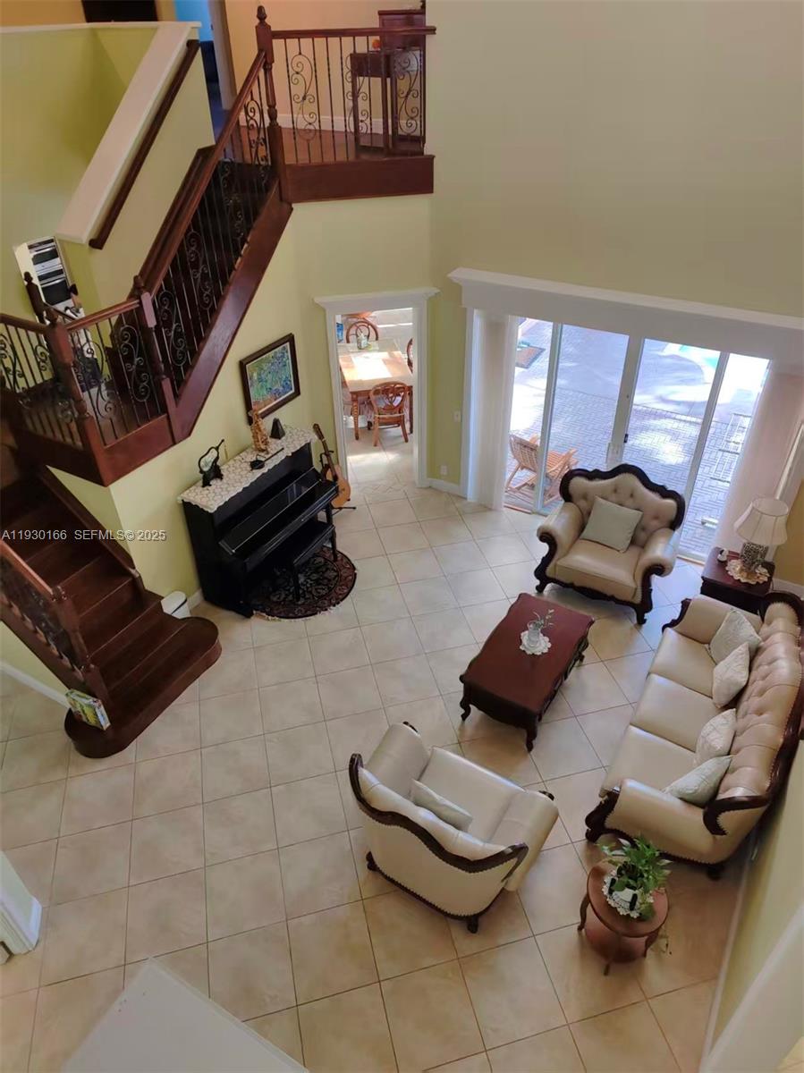 1035 Waterside Cir Weston, FL 33327