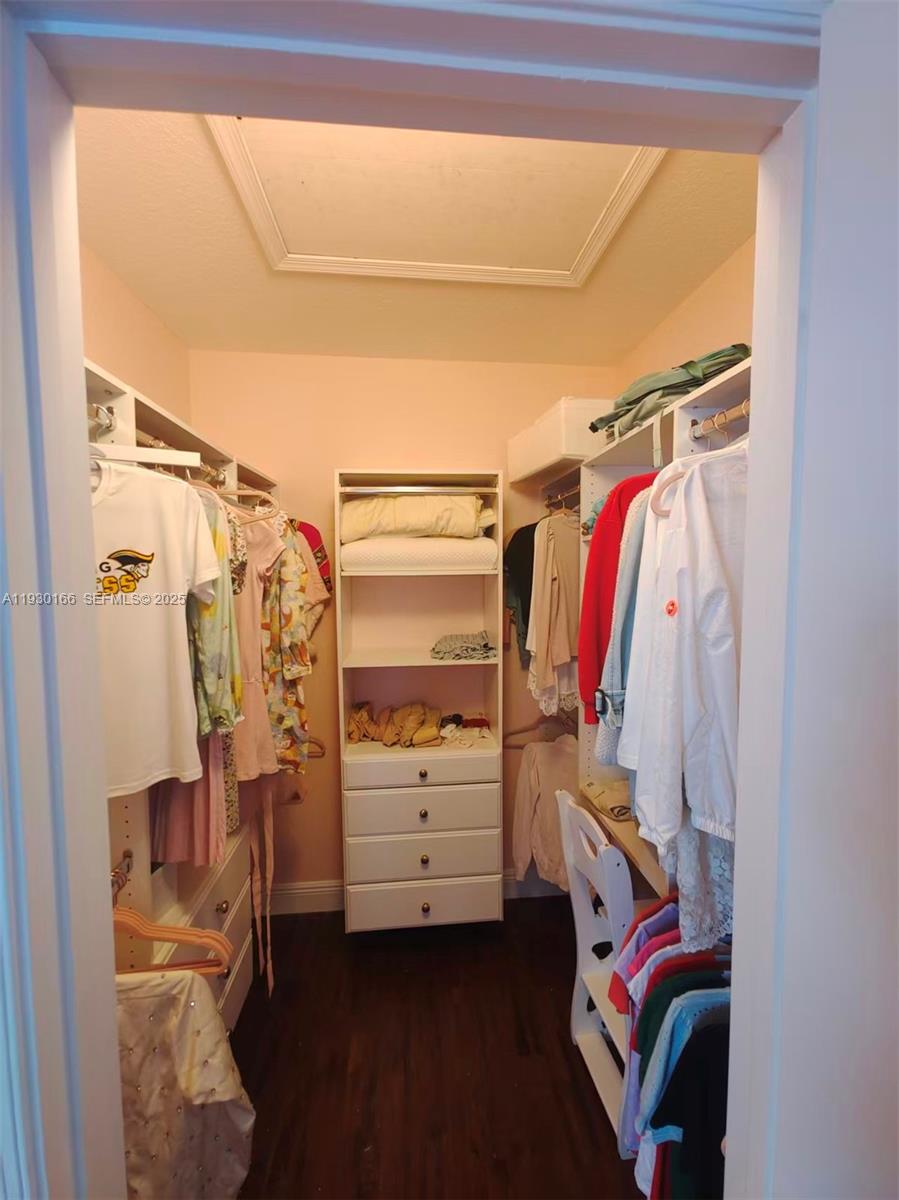 1035 Waterside Cir Weston, FL 33327