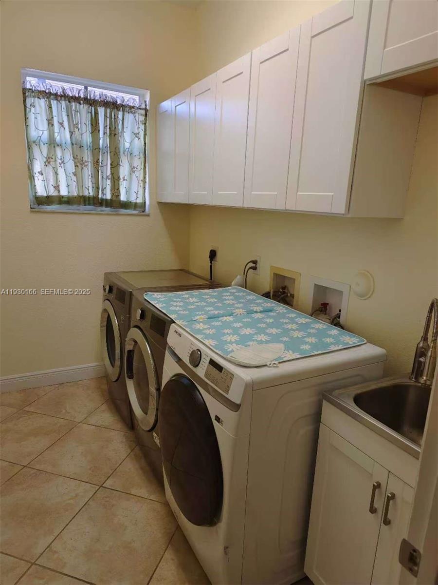 1035 Waterside Cir Weston, FL 33327