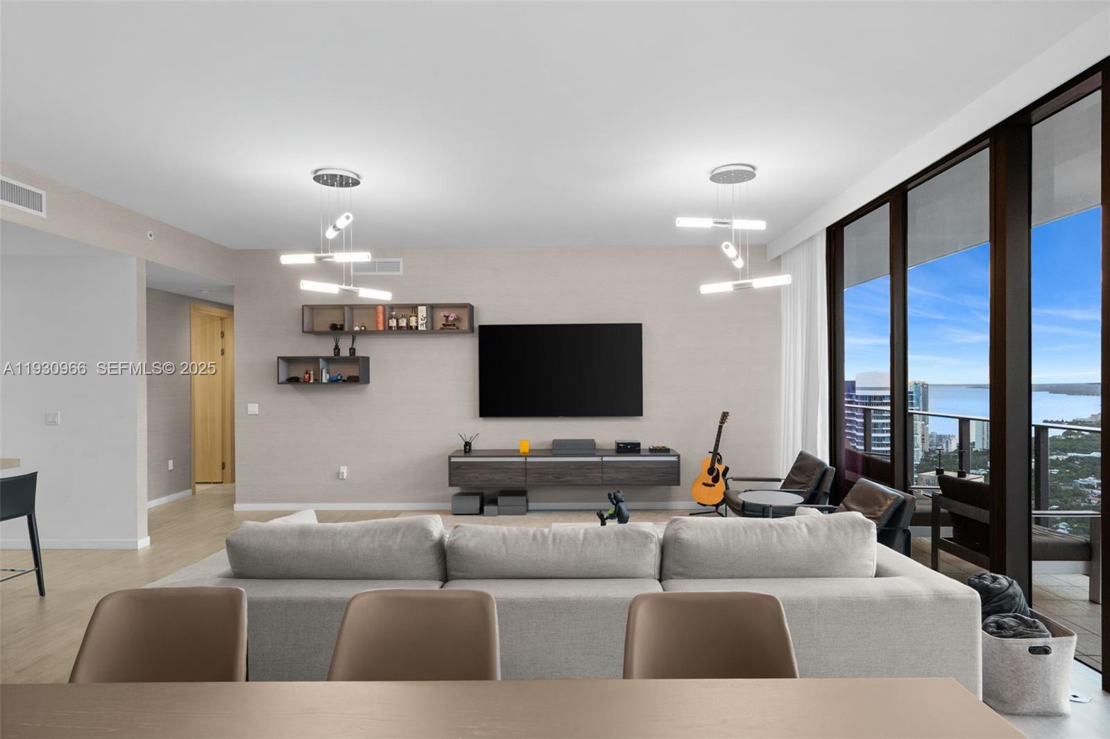 image Brickell Flatiron53