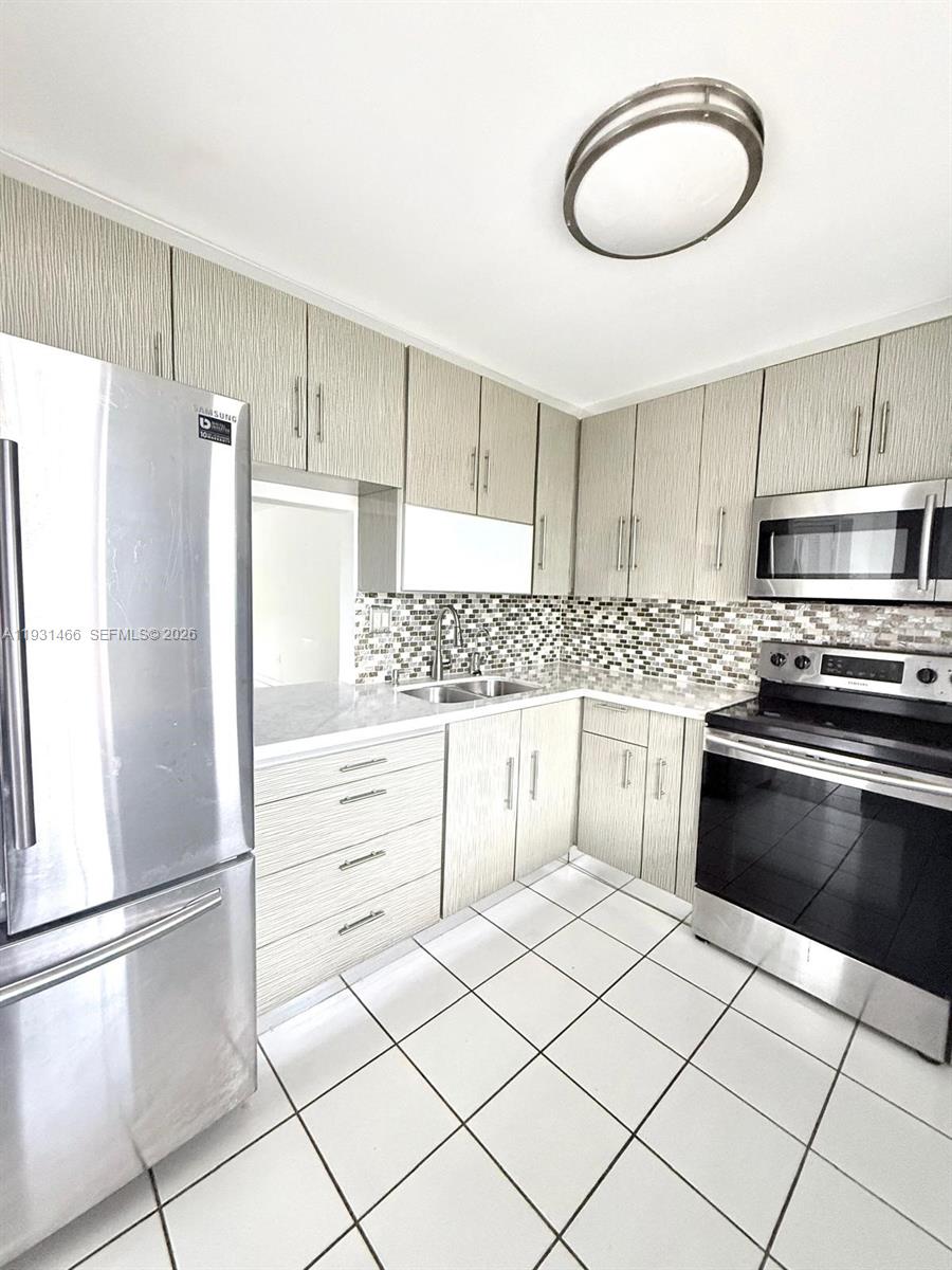 1601 NE 191st St #B113