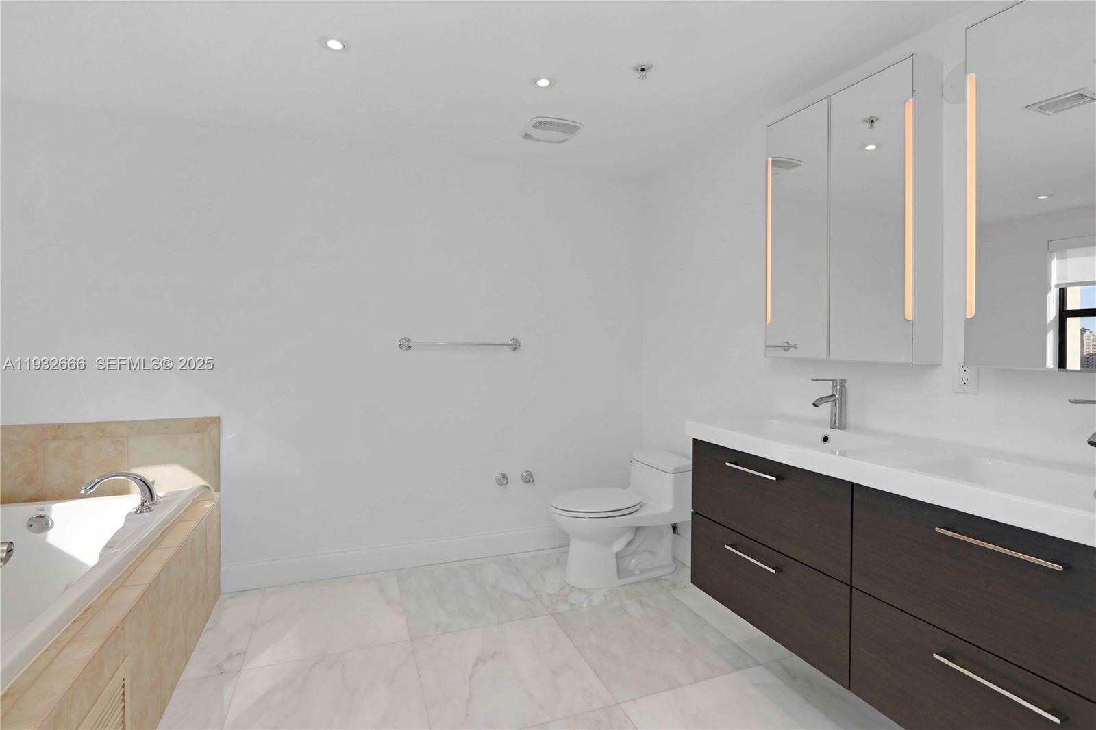 888 S Douglas Rd #1203 Coral Gables, FL 33134