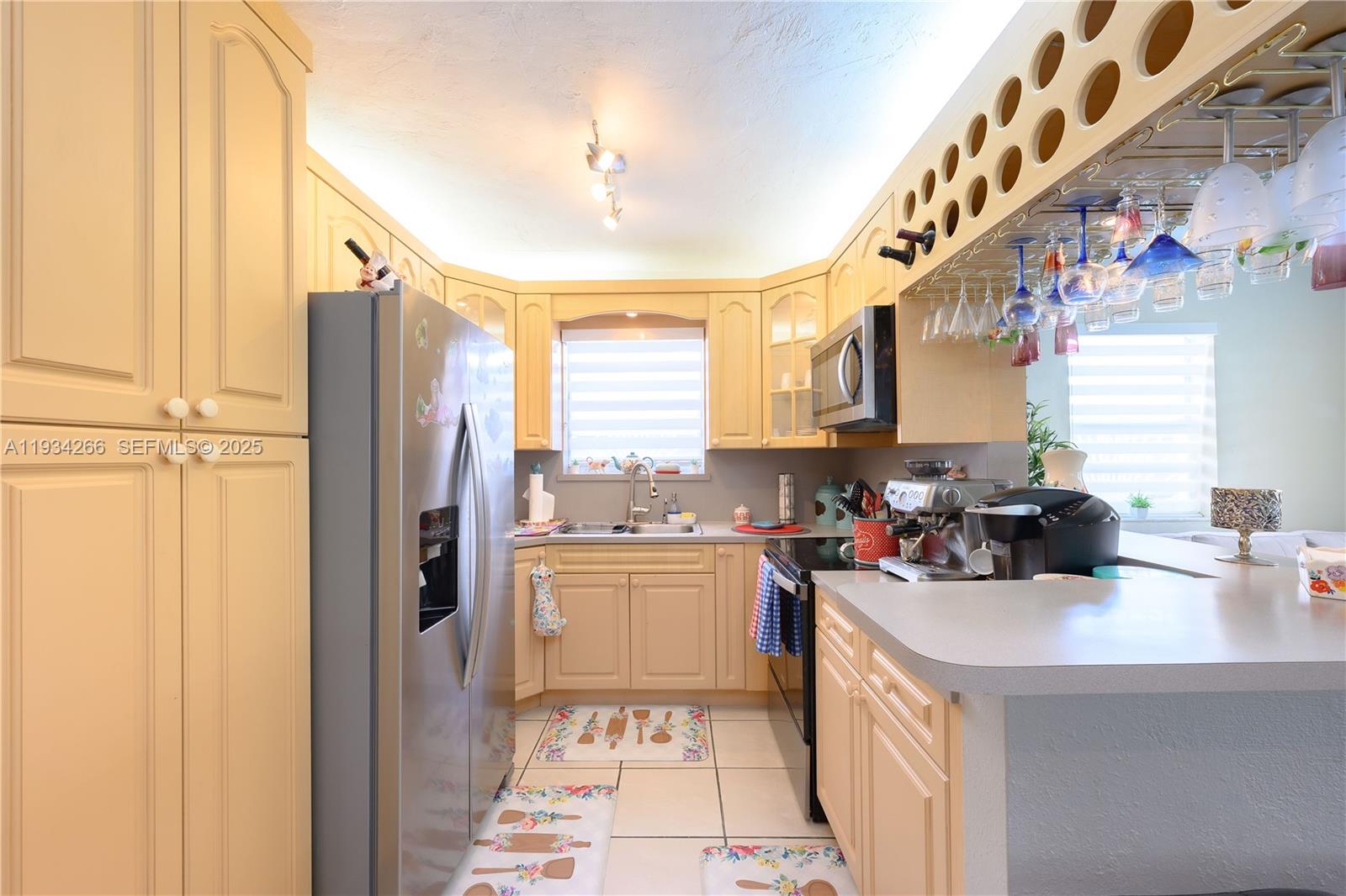 30 SW 57th Ct Miami, FL 33144