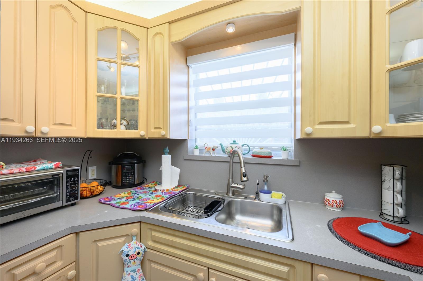 30 SW 57th Ct Miami, FL 33144