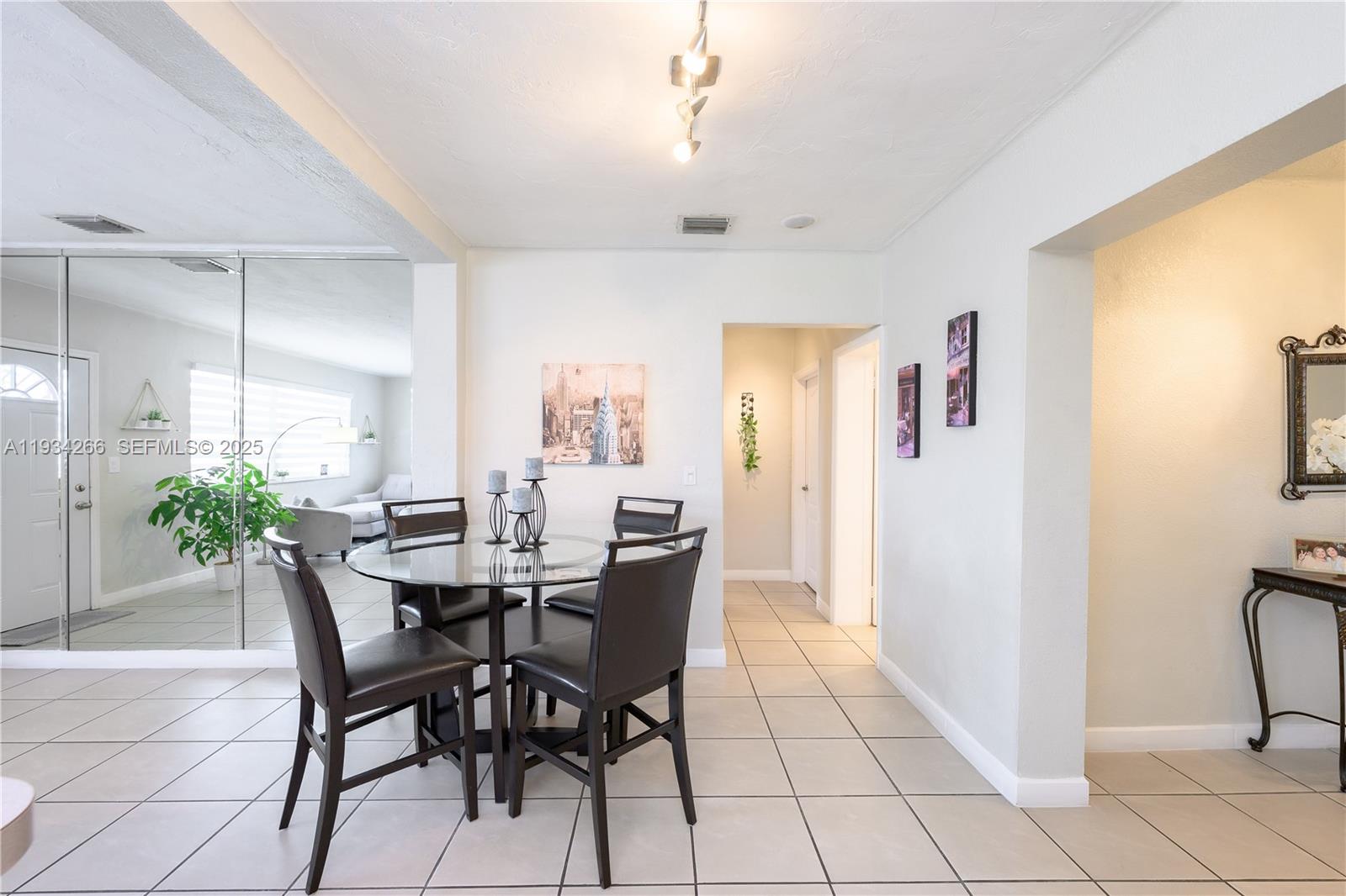 30 SW 57th Ct Miami, FL 33144