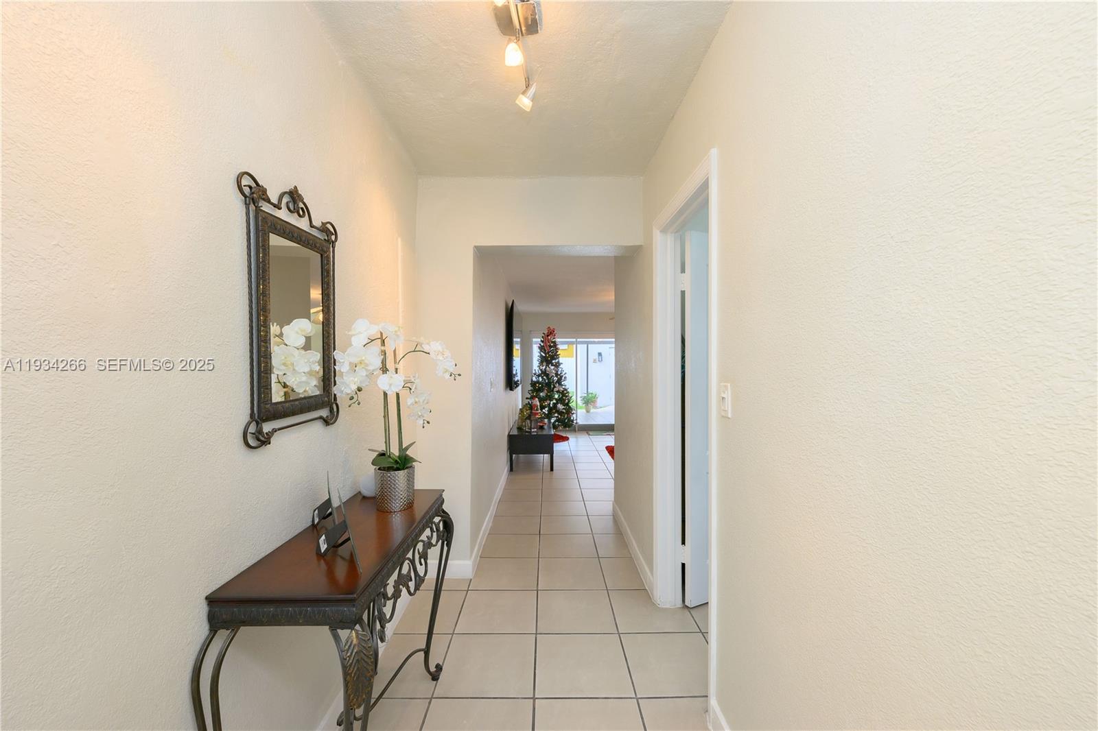 30 SW 57th Ct Miami, FL 33144