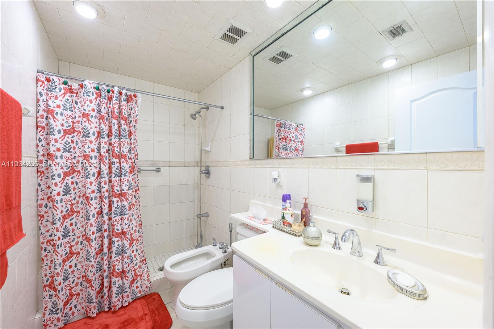 30 SW 57th Ct Miami, FL 33144