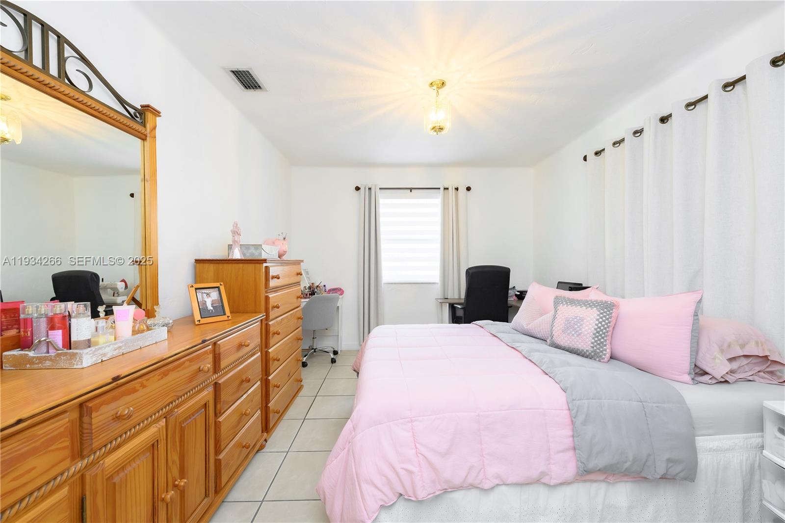 30 SW 57th Ct Miami, FL 33144