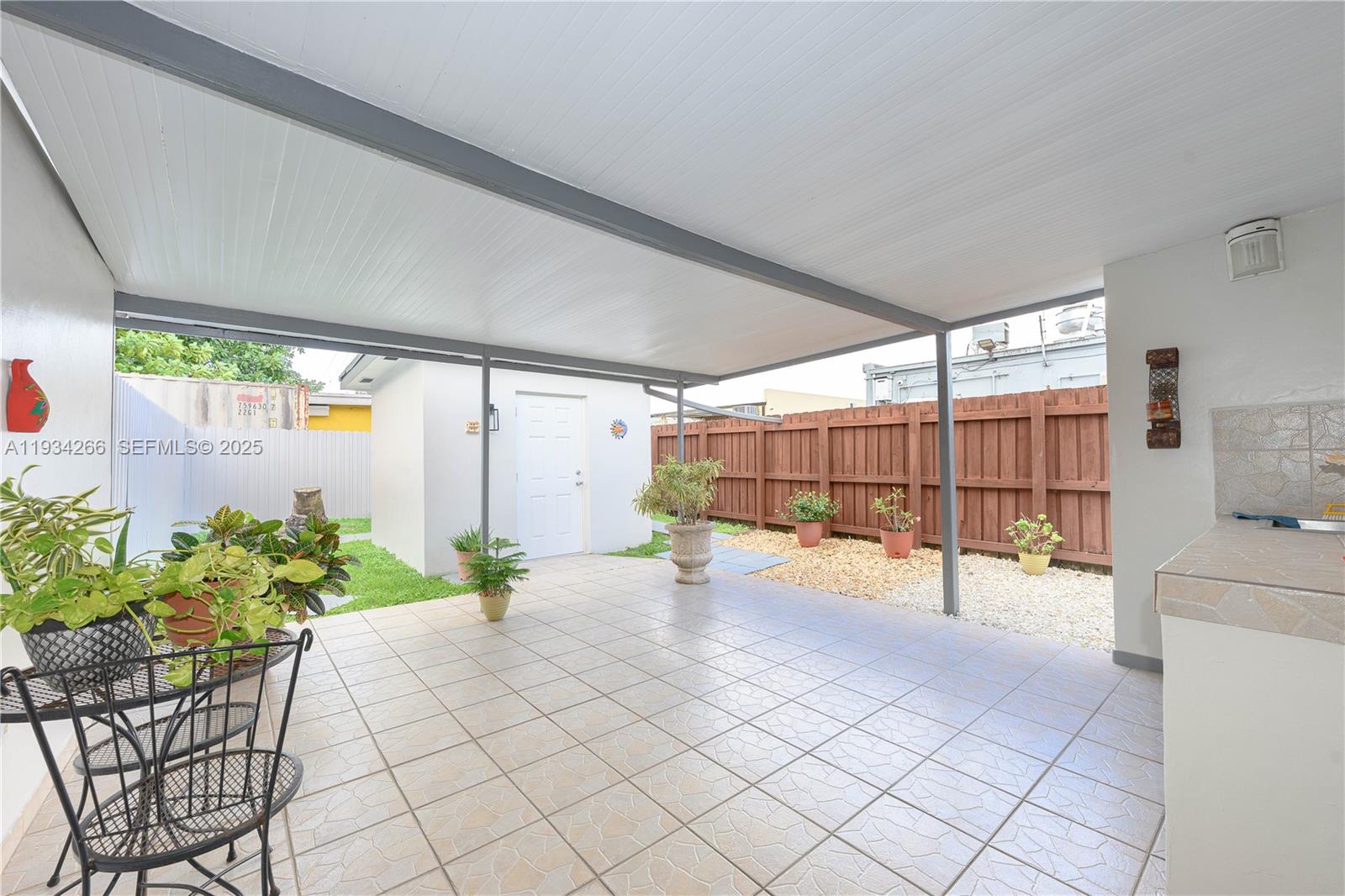 30 SW 57th Ct Miami, FL 33144