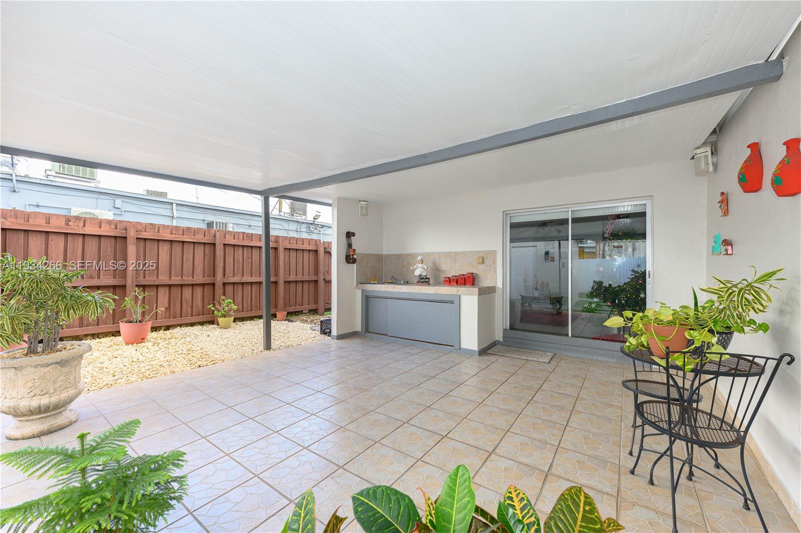 30 SW 57th Ct Miami, FL 33144