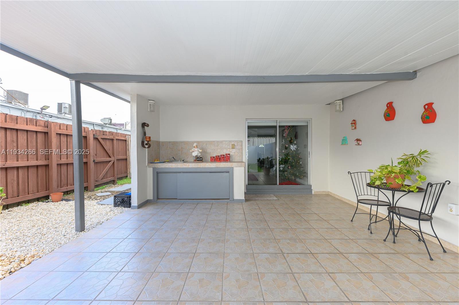 30 SW 57th Ct Miami, FL 33144