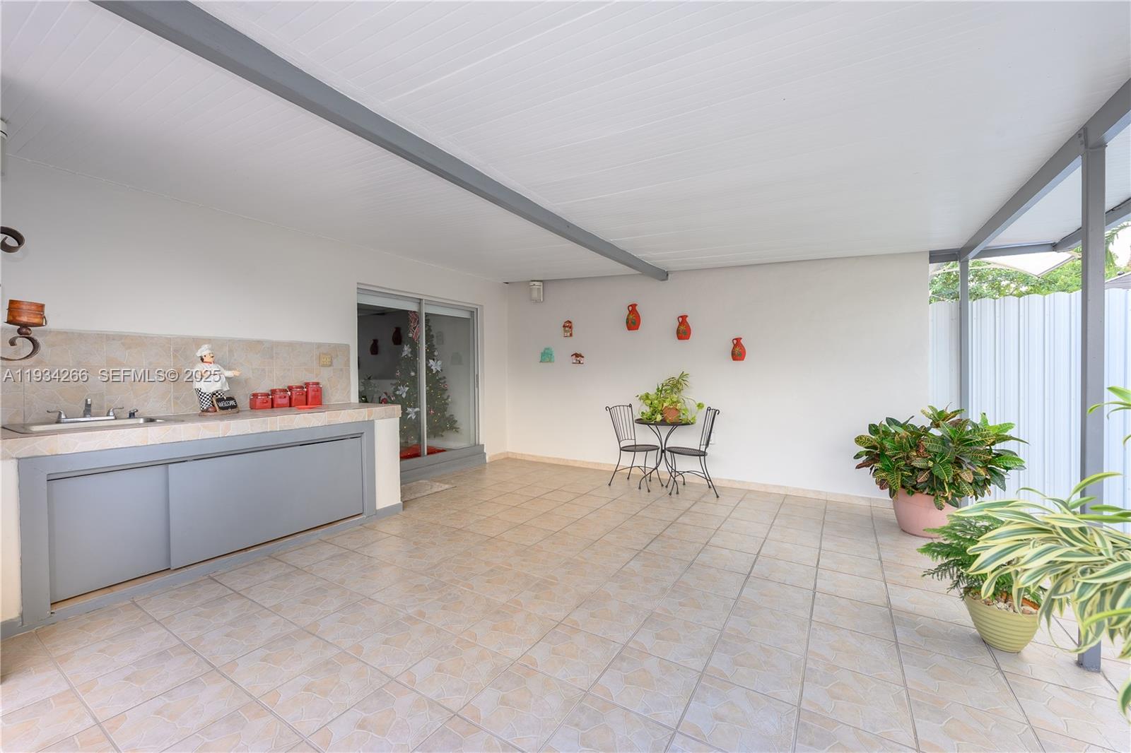 30 SW 57th Ct Miami, FL 33144