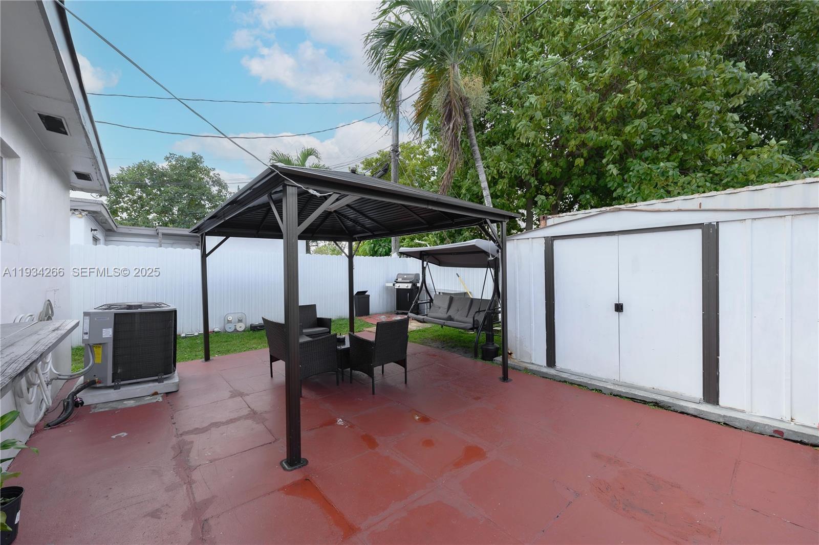 30 SW 57th Ct Miami, FL 33144