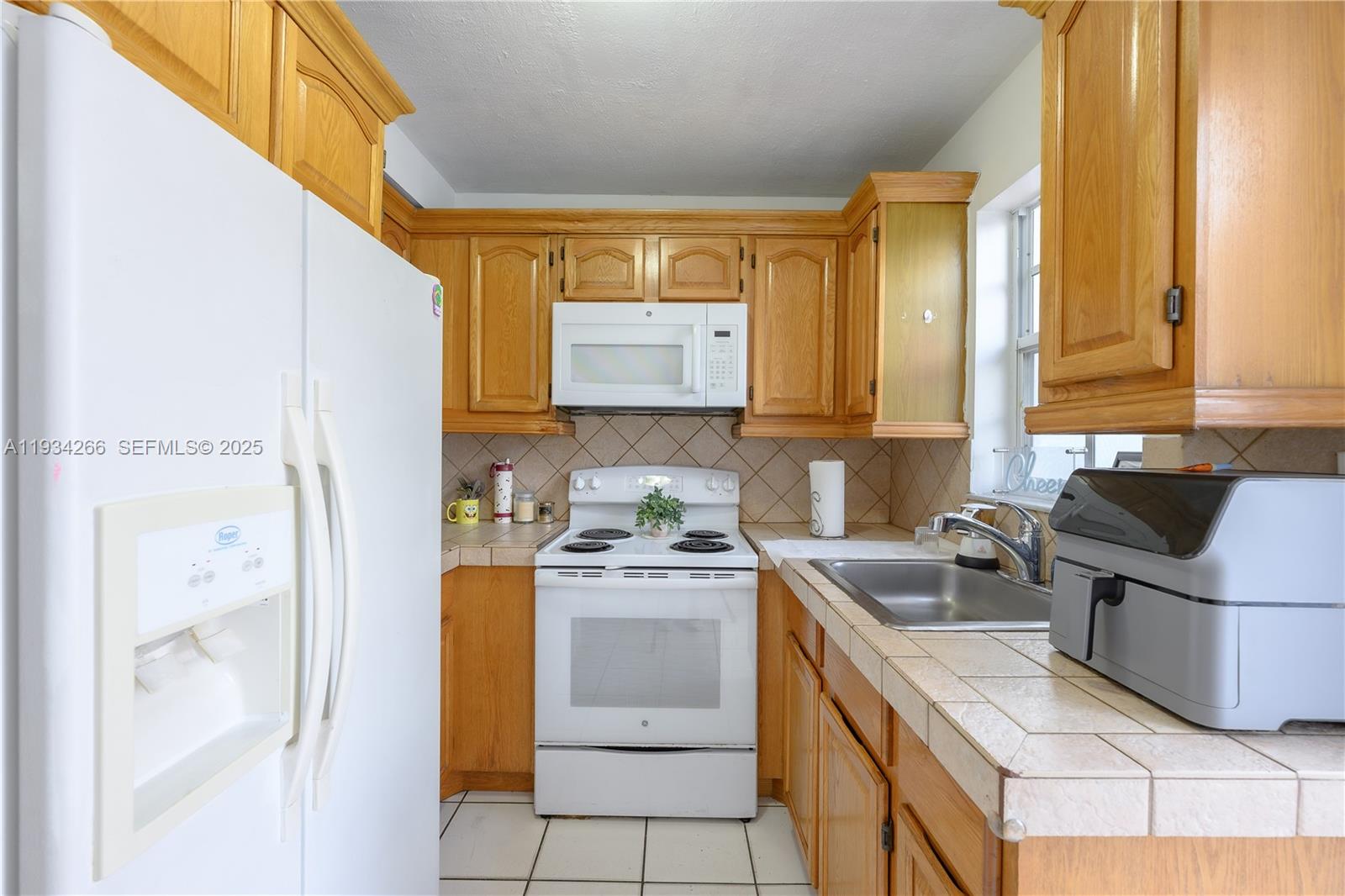 30 SW 57th Ct Miami, FL 33144